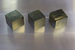 Pyriitti kuutiot 25-30mm